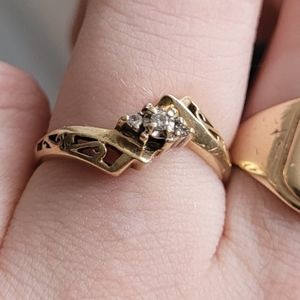 Antique art deco gold 3 diamond ring Size 7.25 10 krt